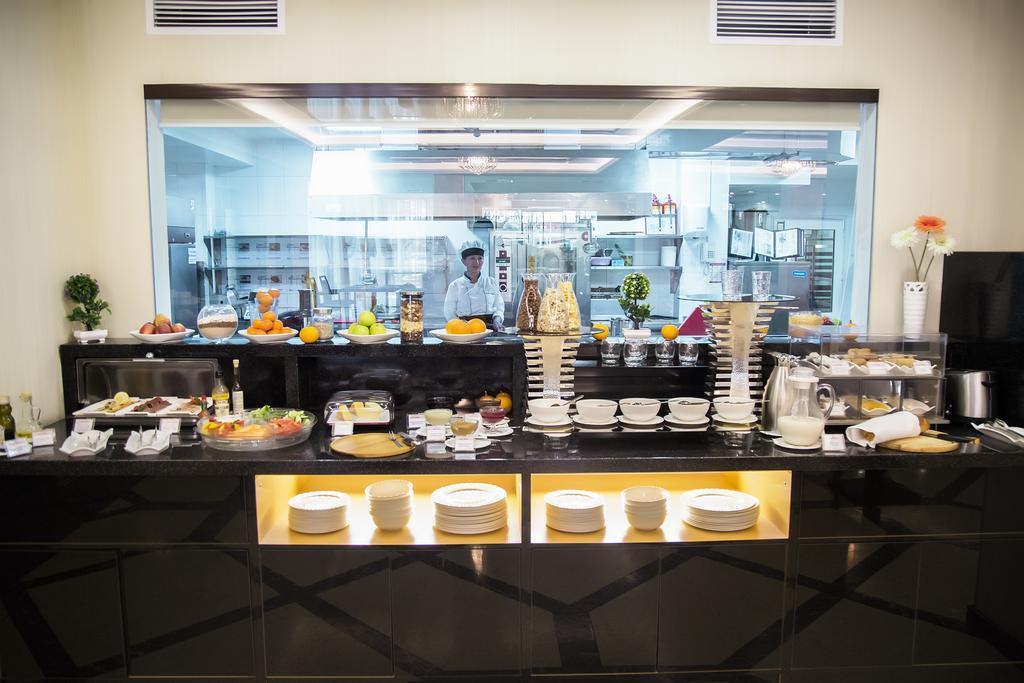 City Hotel Biskek Kültér fotó