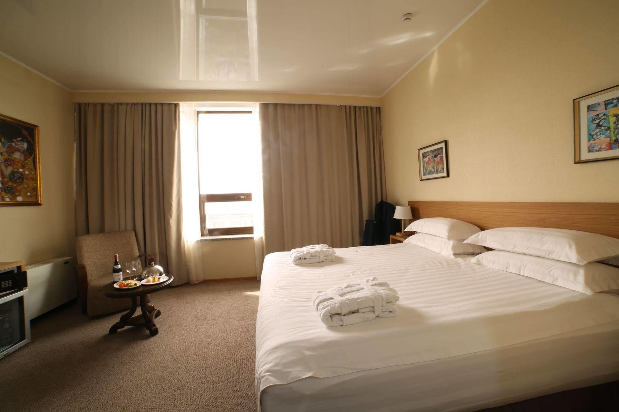 City Hotel Biskek Kültér fotó